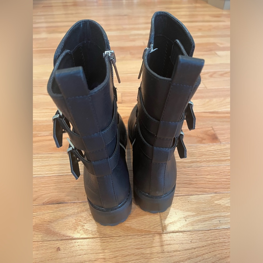 Victoria’s Secret Black Double Ankle Strap Boots, Size 8 EXCELLENT CONDITION - Picture 2 of 6